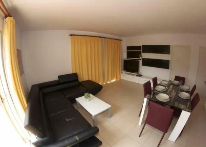 84 Con Piscina Privada